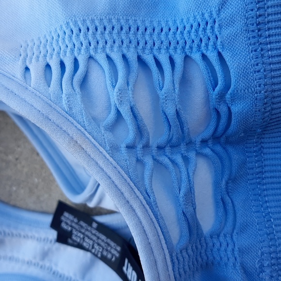 NWT, VICTORIAS SECRET PINK SEAMLESS SPORTS CROP Icy Blue Topaz, SM - Picture 11 of 11